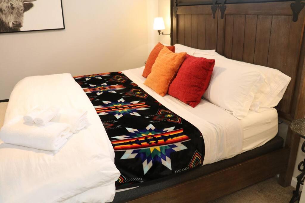 Cowboy Den-Hot Tub-Game Room-Pet Friendly-No Pet Fees! แอลบูเคอร์คี ภายนอก รูปภาพ