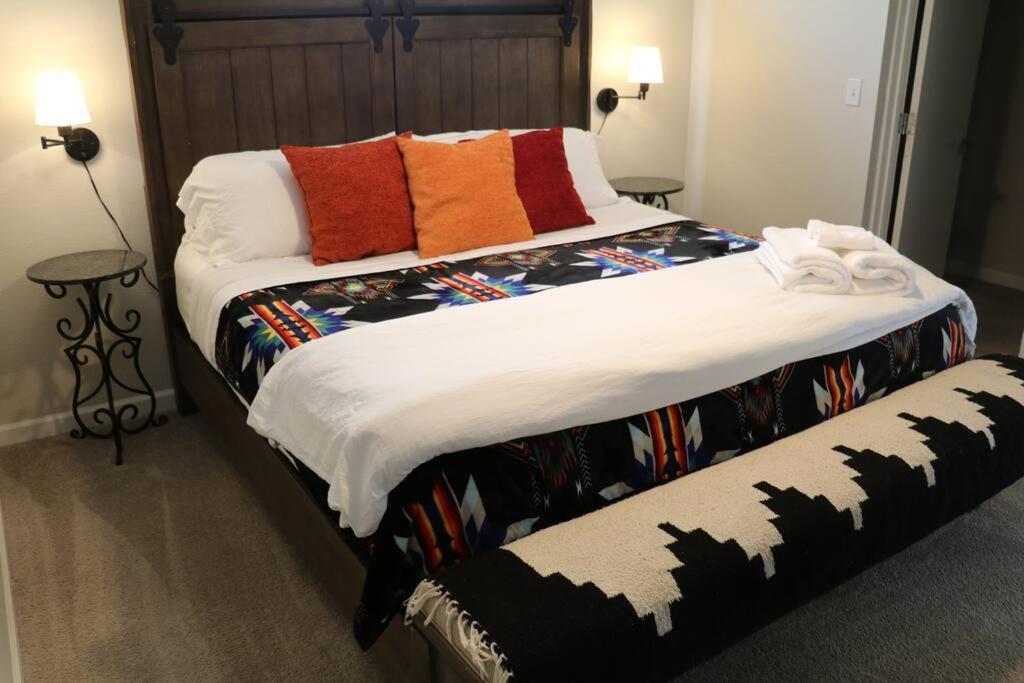 Cowboy Den-Hot Tub-Game Room-Pet Friendly-No Pet Fees! แอลบูเคอร์คี ภายนอก รูปภาพ