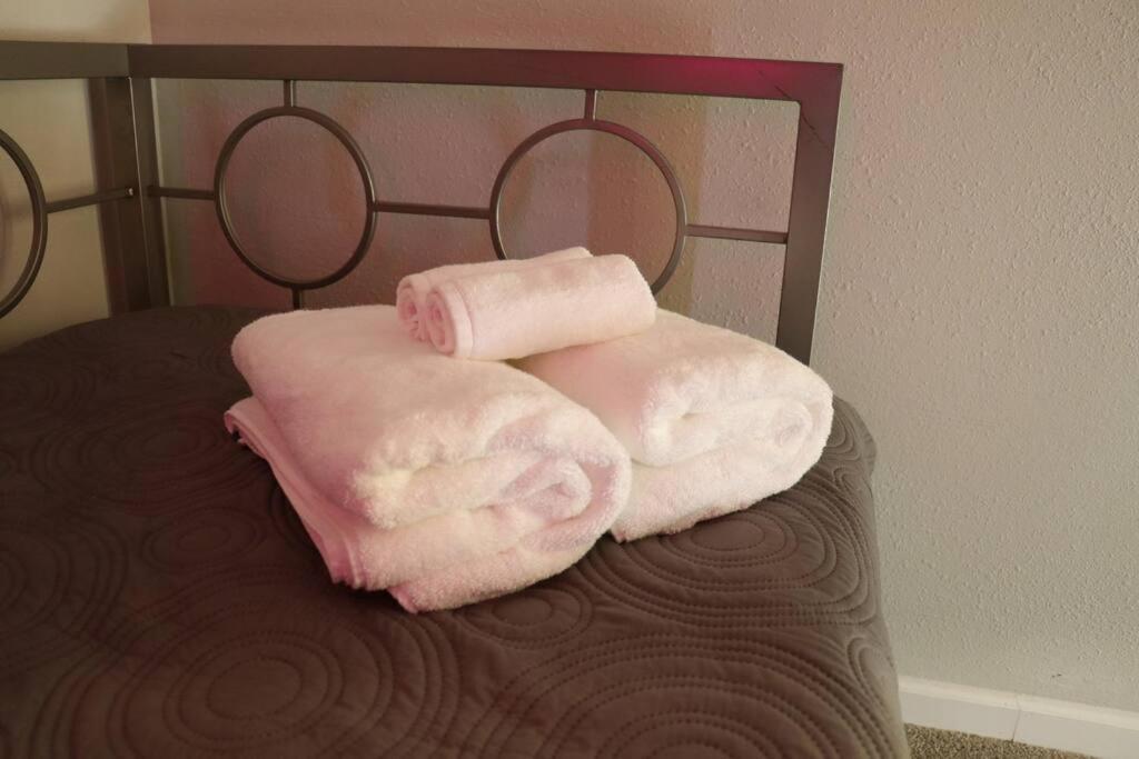 Cowboy Den-Hot Tub-Game Room-Pet Friendly-No Pet Fees! แอลบูเคอร์คี ภายนอก รูปภาพ