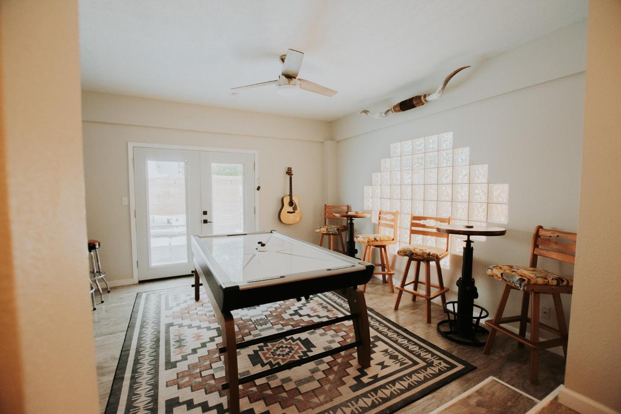 Cowboy Den-Hot Tub-Game Room-Pet Friendly-No Pet Fees! แอลบูเคอร์คี ภายนอก รูปภาพ