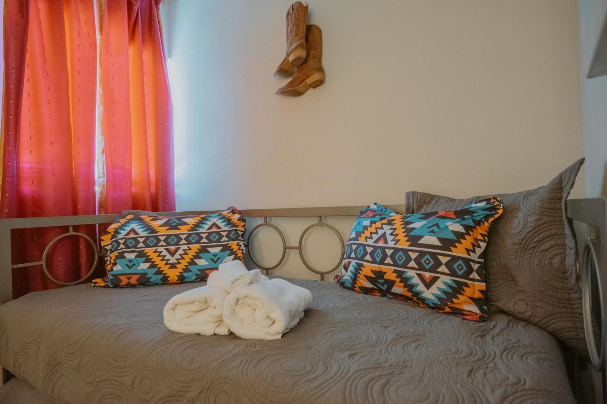 Cowboy Den-Hot Tub-Game Room-Pet Friendly-No Pet Fees! แอลบูเคอร์คี ภายนอก รูปภาพ
