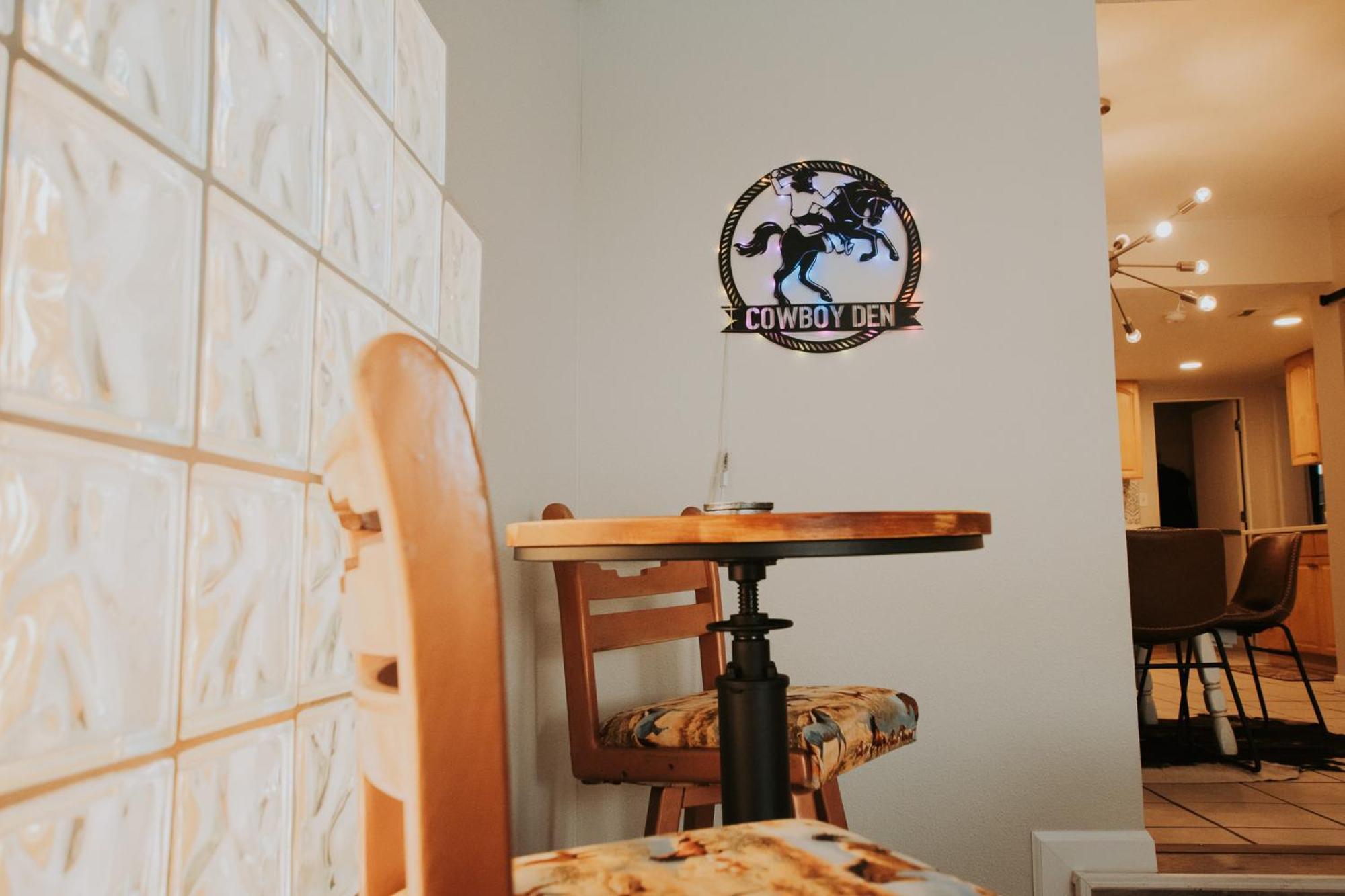 Cowboy Den-Hot Tub-Game Room-Pet Friendly-No Pet Fees! แอลบูเคอร์คี ภายนอก รูปภาพ