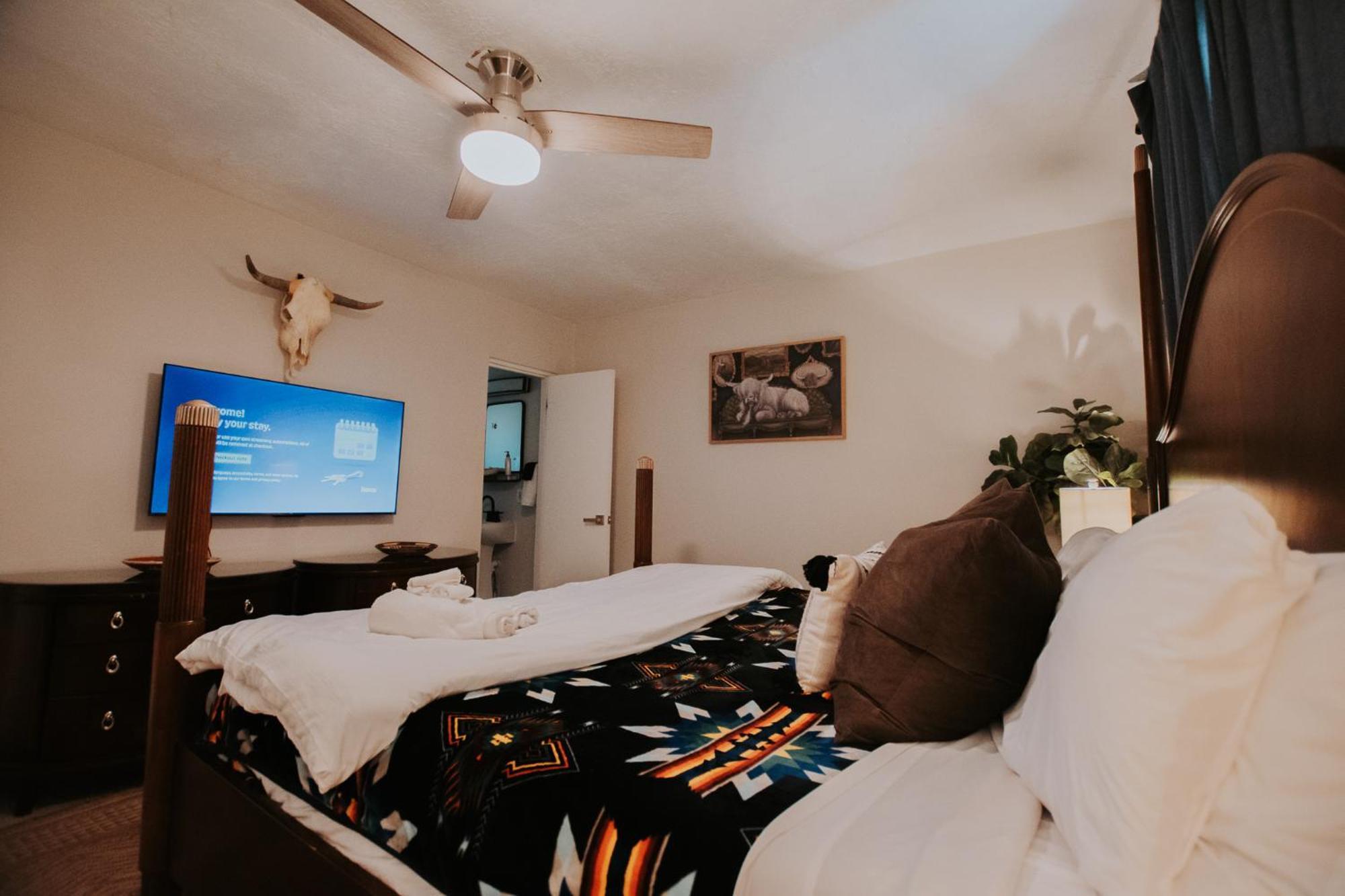 Cowboy Den-Hot Tub-Game Room-Pet Friendly-No Pet Fees! แอลบูเคอร์คี ภายนอก รูปภาพ